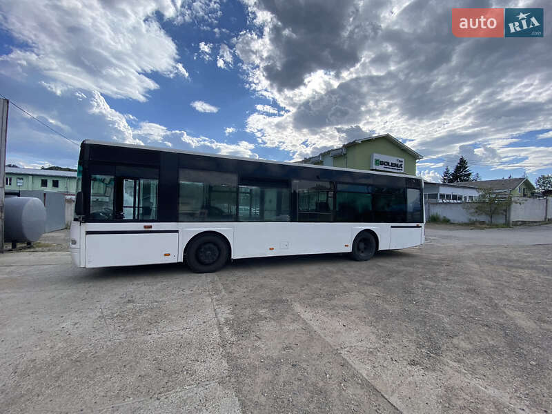 Міський автобус Neoplan N 4411 2000 в Чернівцях