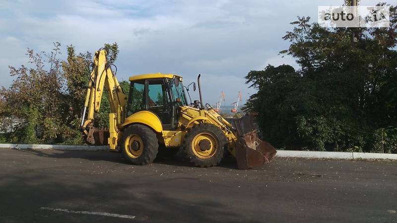 Экскаватор погрузчик New Holland LB 2002 в Черноморске