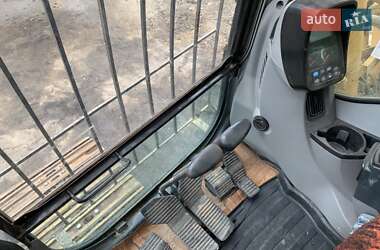 Гусеничный экскаватор New Holland LB 2008 в 