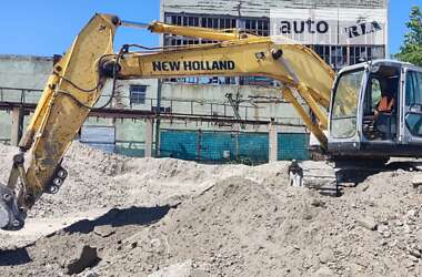 Гусеничный экскаватор New Holland LB 2007 в 