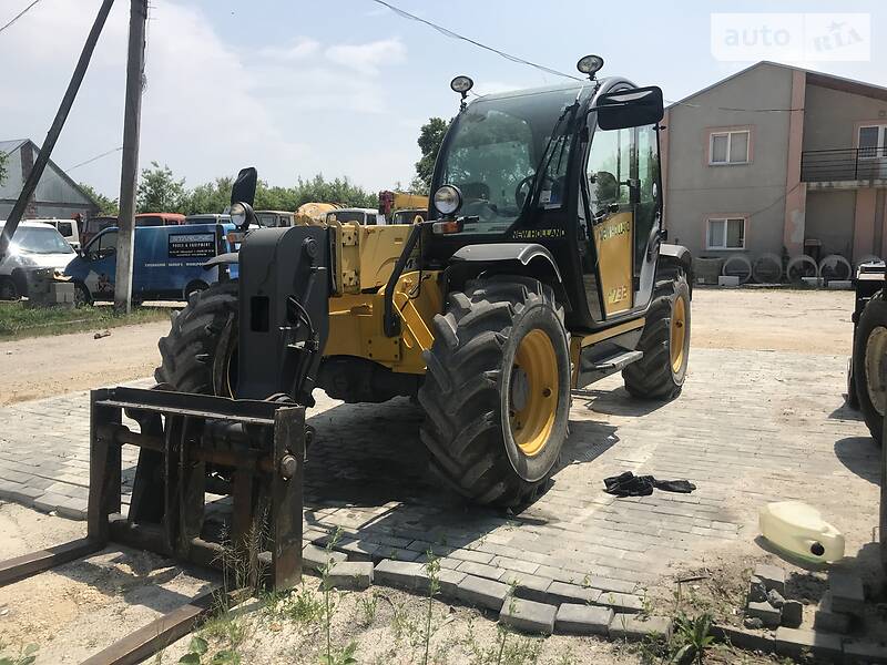 Телескопічні навантажувачі New Holland LM 735 2008 в Тернополі