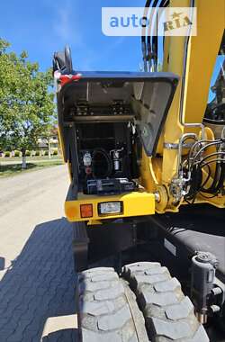 Колесный экскаватор New Holland MH 3.6 2009 в 