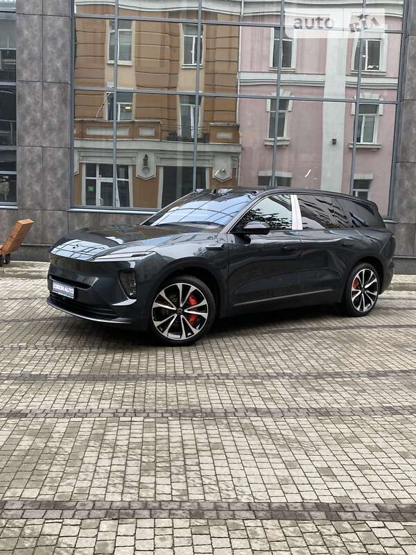NIO ES8 2023