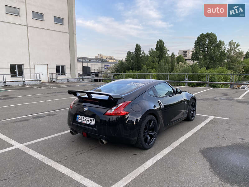 Купе Nissan 370Z 2015 в Киеве