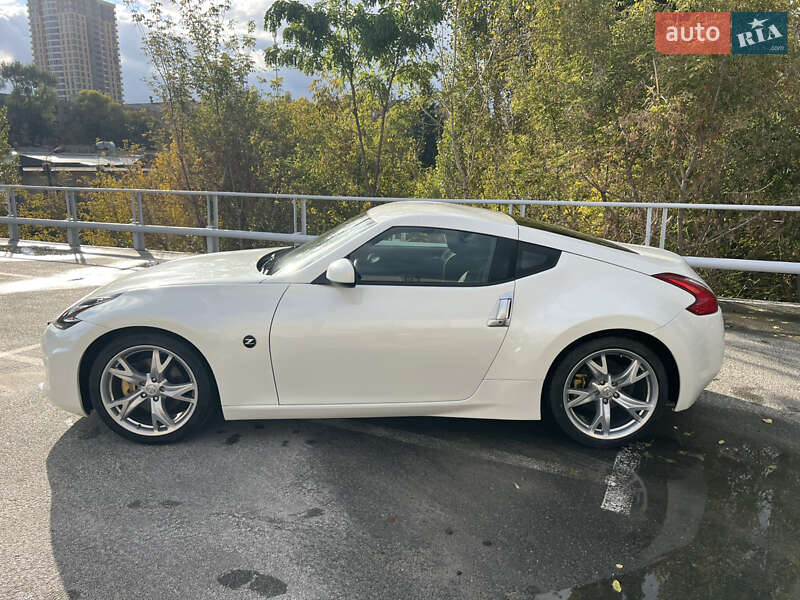 Купе Nissan 370Z 2016 в Києві фото 5 Купе Nissan 370Z 2016 в Києві