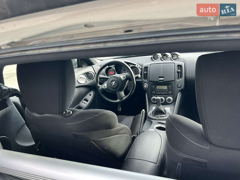 Купе Nissan 370Z 2016 в Києві фото 12 Купе Nissan 370Z 2016 в Києві