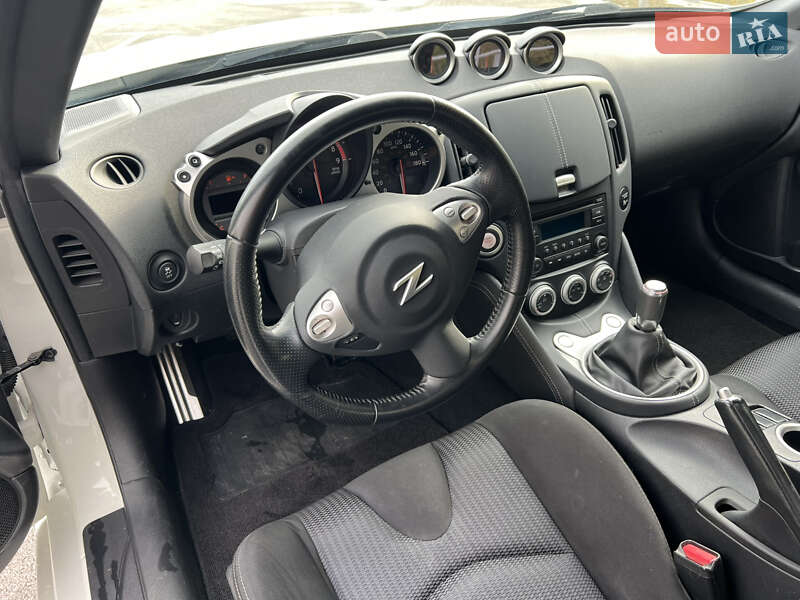 Купе Nissan 370Z 2016 в Києві фото 14 Купе Nissan 370Z 2016 в Києві