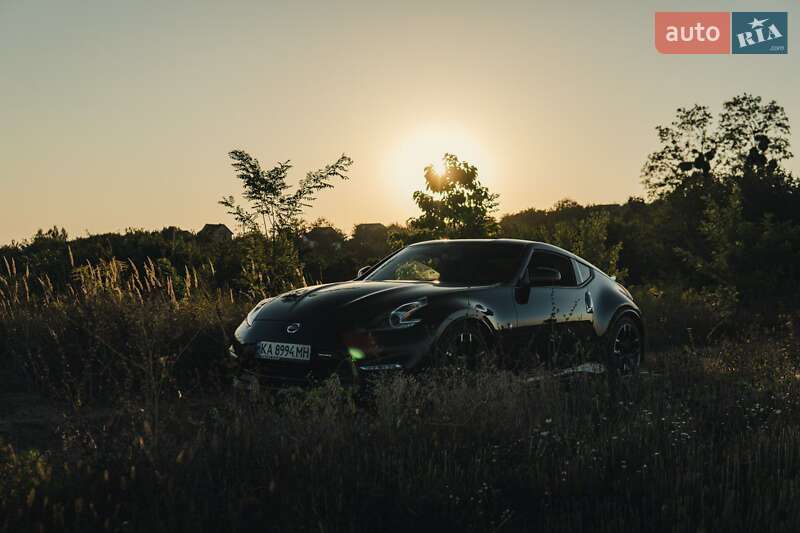 Купе Nissan 370Z 2018 в Киеве фото 13 Купе Nissan 370Z 2018 в Киеве