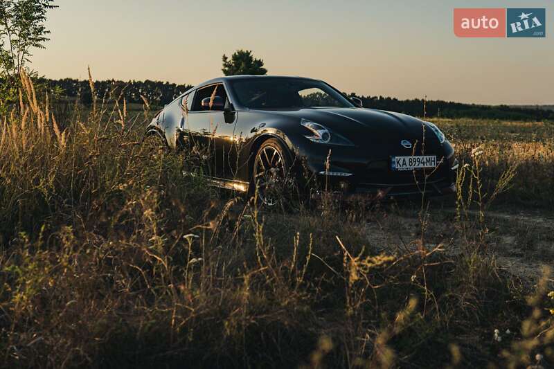 Купе Nissan 370Z 2018 в Киеве фото 16 Купе Nissan 370Z 2018 в Киеве