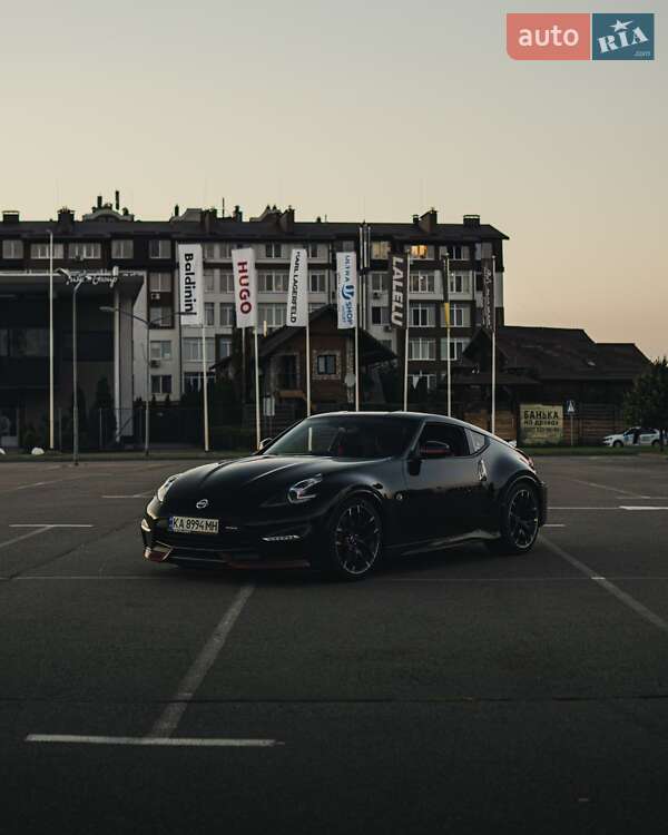 Купе Nissan 370Z 2018 в Киеве фото 12 Купе Nissan 370Z 2018 в Киеве