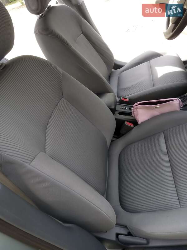 Седан Nissan Almera Classic 2006 в Киеве