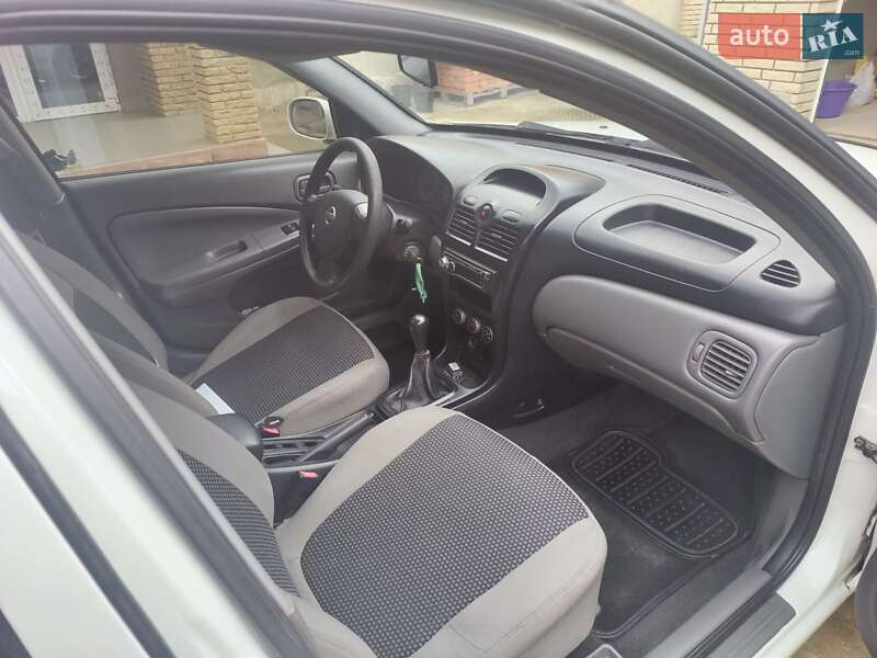 Седан Nissan Almera Classic 2008 в Одессе