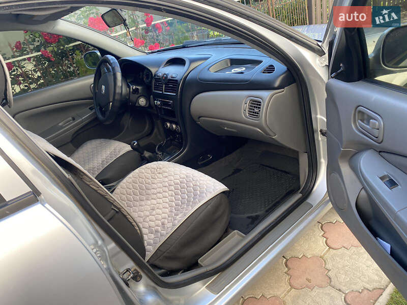 Седан Nissan Almera Classic 2011 в Гусятине