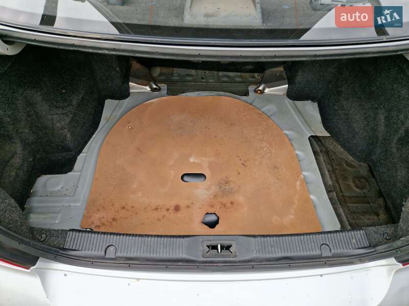 Седан Nissan Almera Classic 2010 в Миколаєві