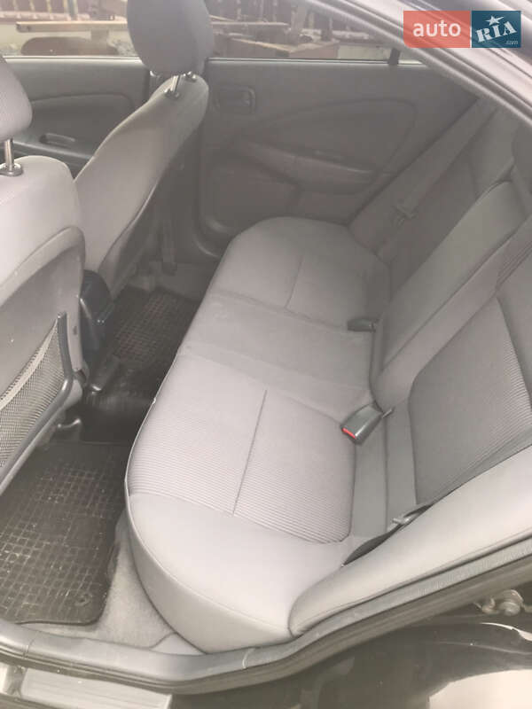 Седан Nissan Almera Classic 2006 в Львове