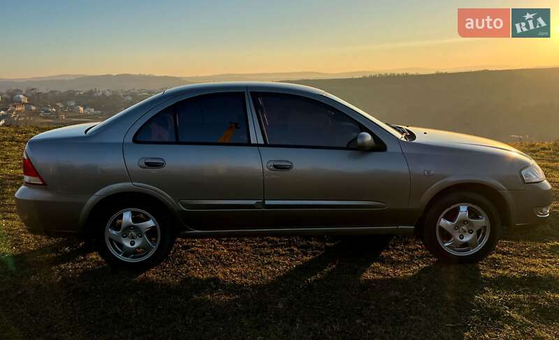 Седан Nissan Almera Classic 2010 в Черновцах