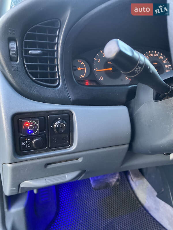 Седан Nissan Almera Classic 2006 в Дніпрі