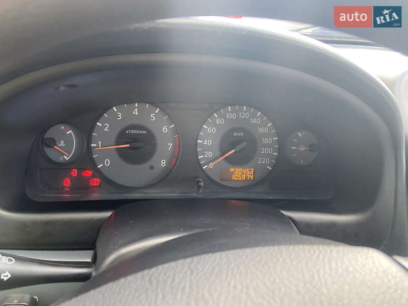Седан Nissan Almera Classic 2012 в Нових Петрівцях