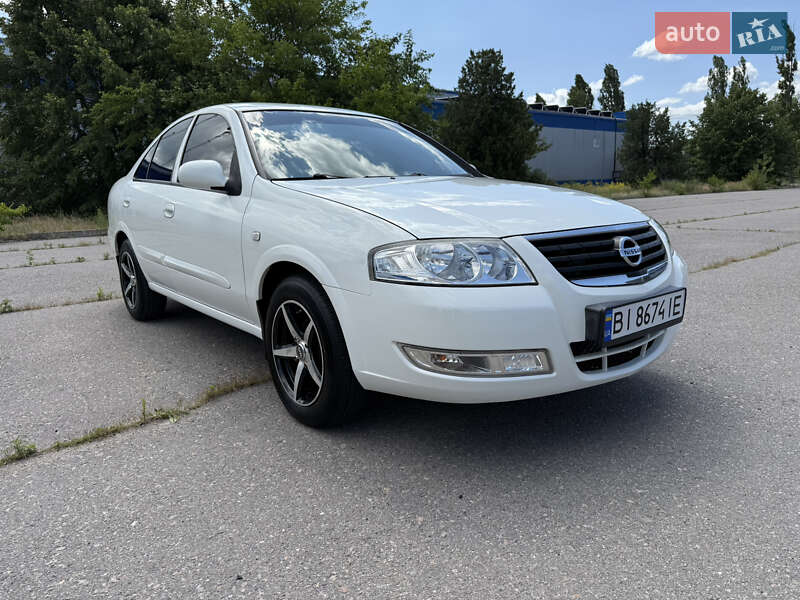 Седан Nissan Almera Classic 2012 в Кременчуге
