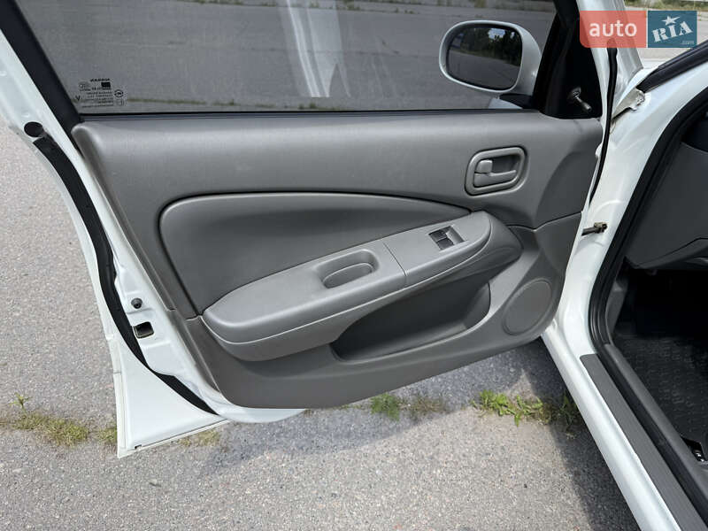 Седан Nissan Almera Classic 2012 в Кременчуге