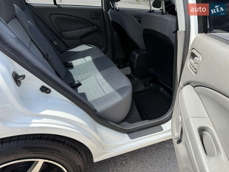 Седан Nissan Almera Classic 2012 в Кременчуге