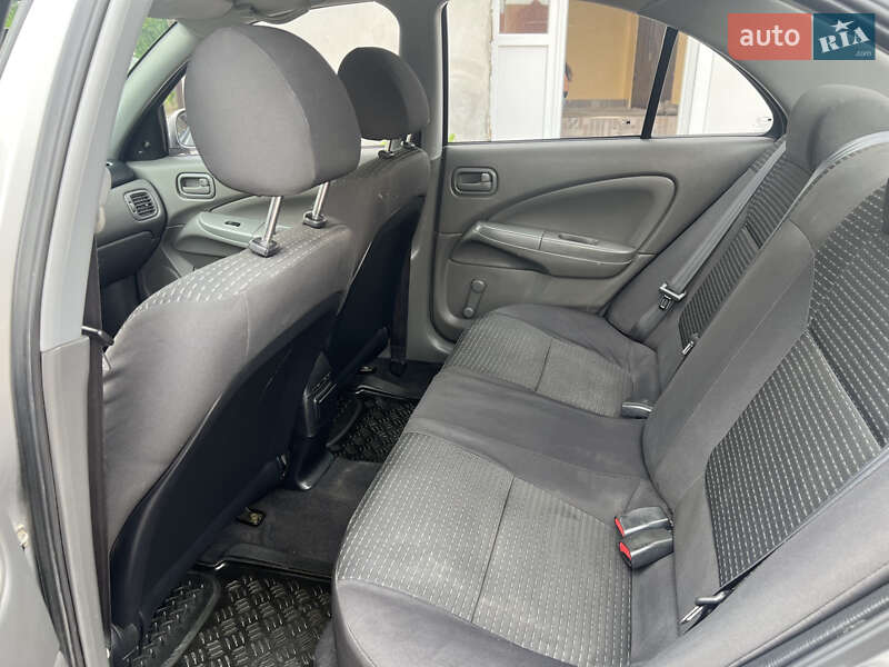 Седан Nissan Almera Classic 2008 в Куликові