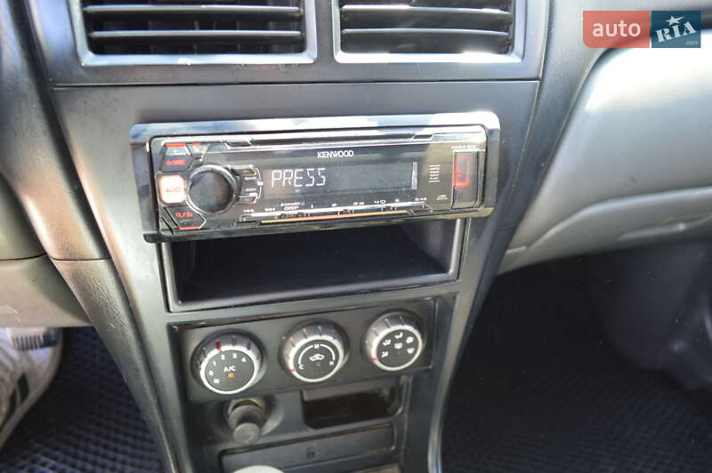 Седан Nissan Almera Classic 2011 в Кропивницком