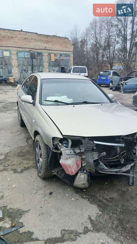 Седан Nissan Almera Classic 2008 в Остроге