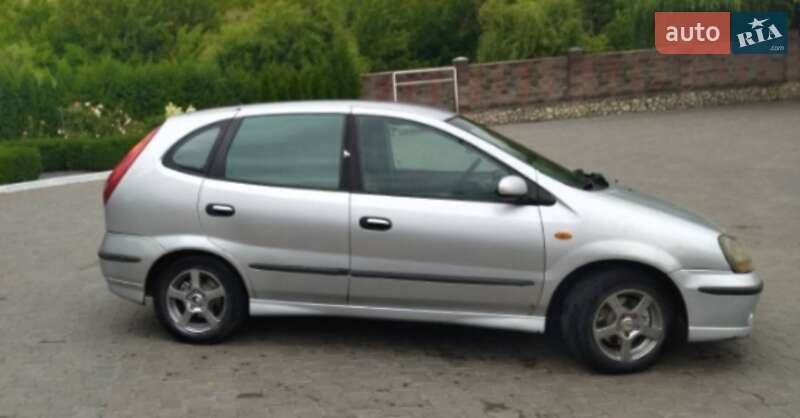 Минивэн Nissan Almera Tino 2001 в Волочиске