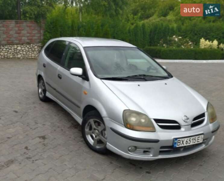 Минивэн Nissan Almera Tino 2001 в Волочиске