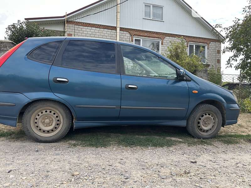 Минивэн Nissan Almera Tino 2001 в Тыврове