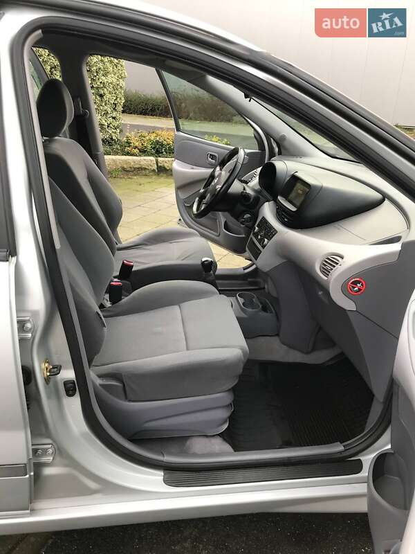 Минивэн Nissan Almera Tino 2004 в Киеве