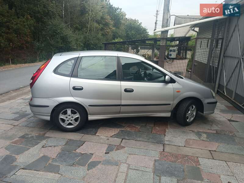 Минивэн Nissan Almera Tino 2004 в Шпитьках