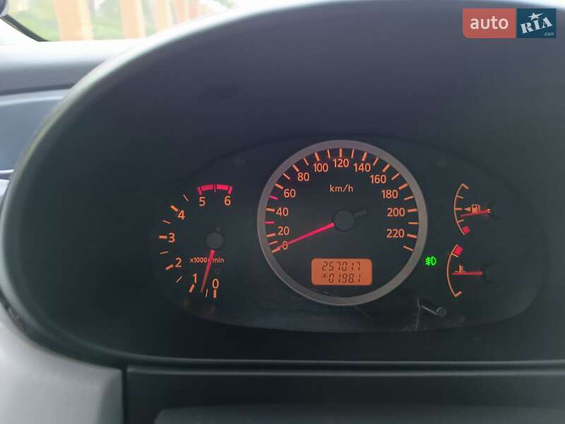 Минивэн Nissan Almera Tino 2005 в Одессе