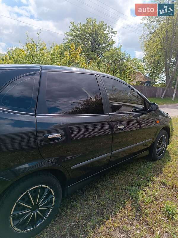 Минивэн Nissan Almera Tino 2002 в Семеновке