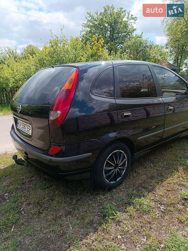 Минивэн Nissan Almera Tino 2002 в Семеновке