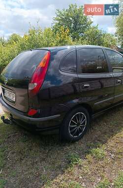 Минивэн Nissan Almera Tino 2002 в 
