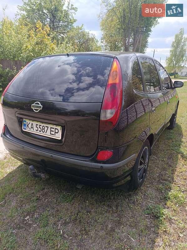 Минивэн Nissan Almera Tino 2002 в Семеновке