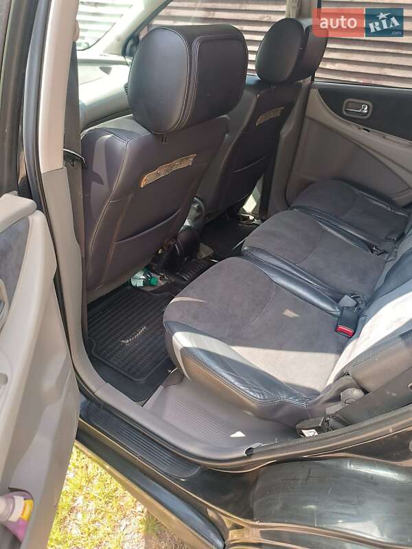 Минивэн Nissan Almera Tino 2002 в Семеновке
