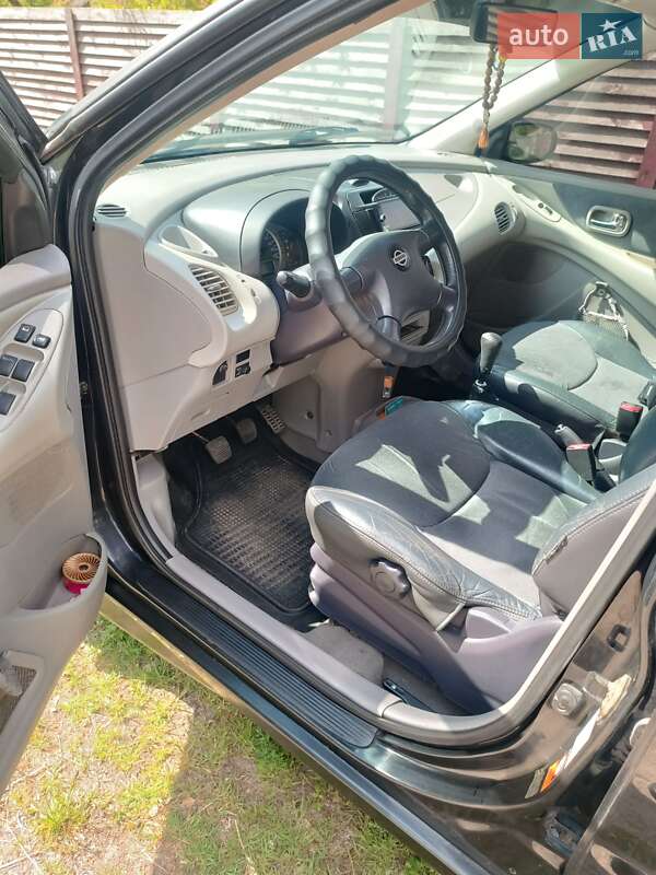 Минивэн Nissan Almera Tino 2002 в Семеновке