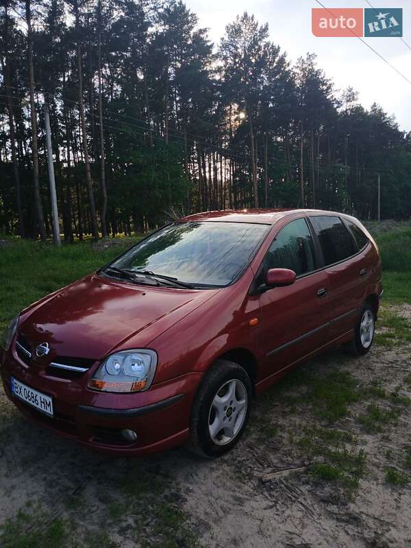 Минивэн Nissan Almera Tino 2001 в 