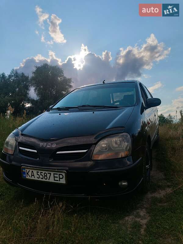 Минивэн Nissan Almera Tino 2002 в Семеновке