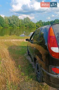 Минивэн Nissan Almera Tino 2002 в 