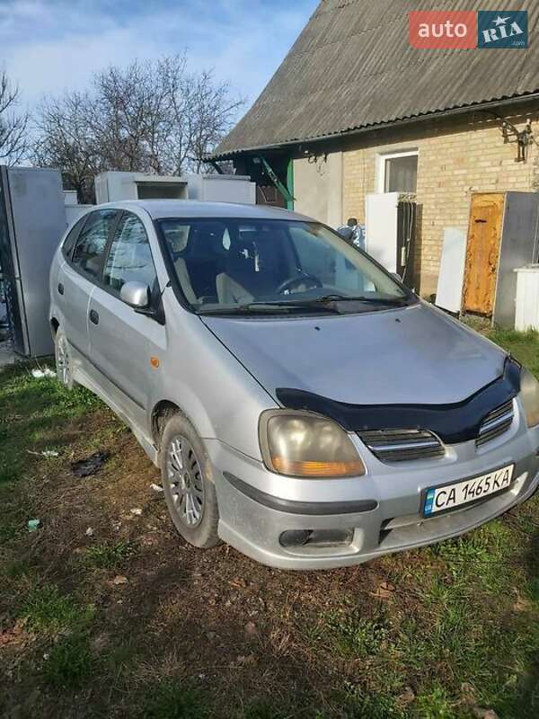 Nissan Almera Tino 2001