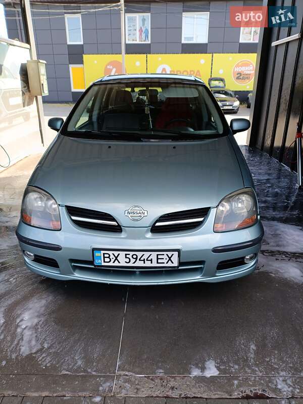 Nissan Almera Tino 2001