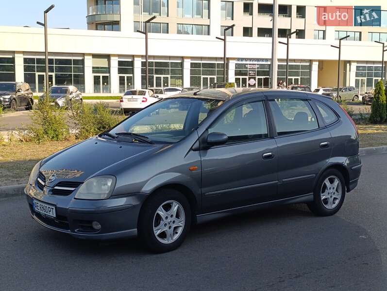 Nissan Almera Tino 2005