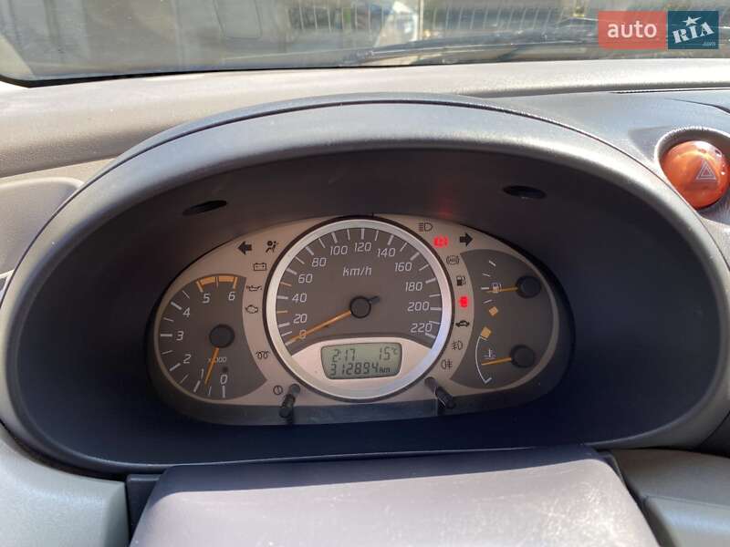 Минивэн Nissan Almera Tino 2001 в Шептицькому