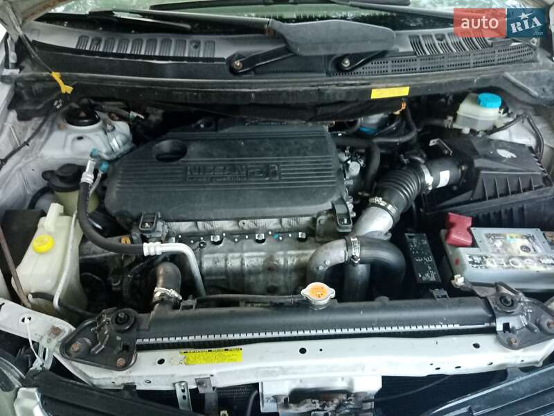 Минивэн Nissan Almera Tino 2000 в Залещиках фото 10 Минивэн Nissan Almera Tino 2000 в Залещиках