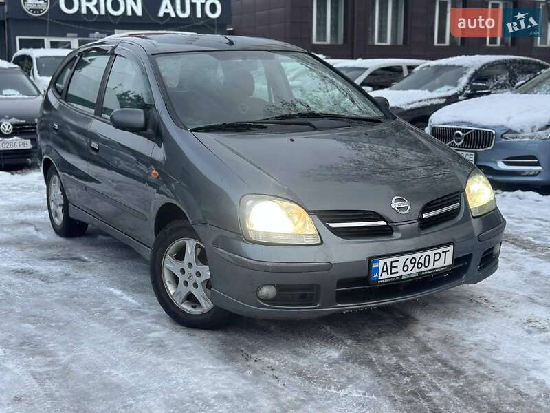 Nissan Almera Tino 2005