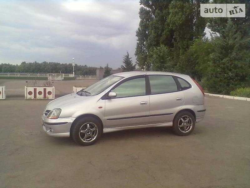 Хетчбек Nissan Almera 2001 в Ізмаїлі